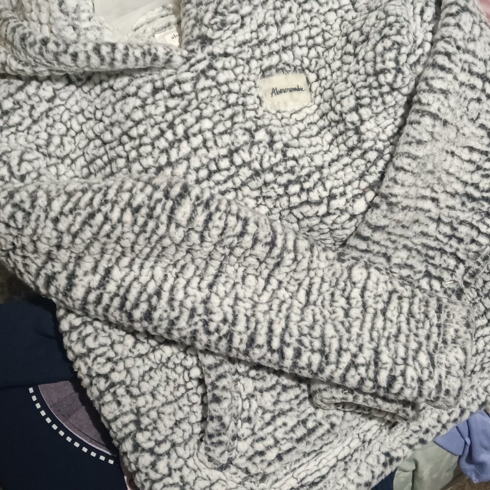 Girls Abercrombie wool hoodie - Picture 3 of 3